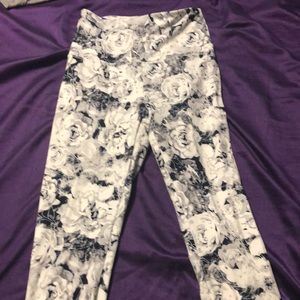 Full length grey scale rose leggings